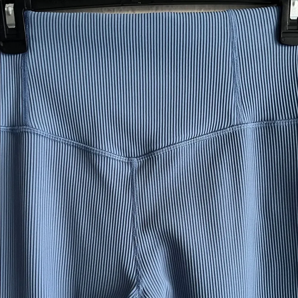 Like New! Athleta Elation Rib Tight Blue Leggings in Size M